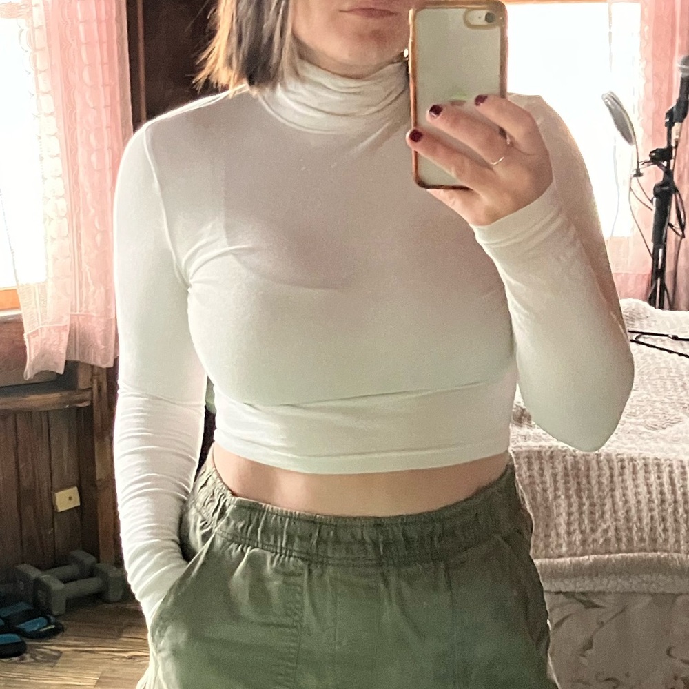 HM Cropped White Turtleneck